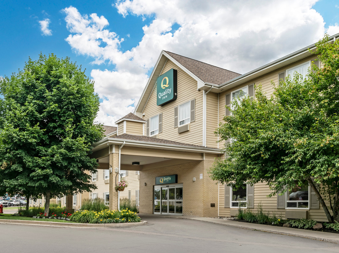 蒙克顿-代佩速8酒店主图