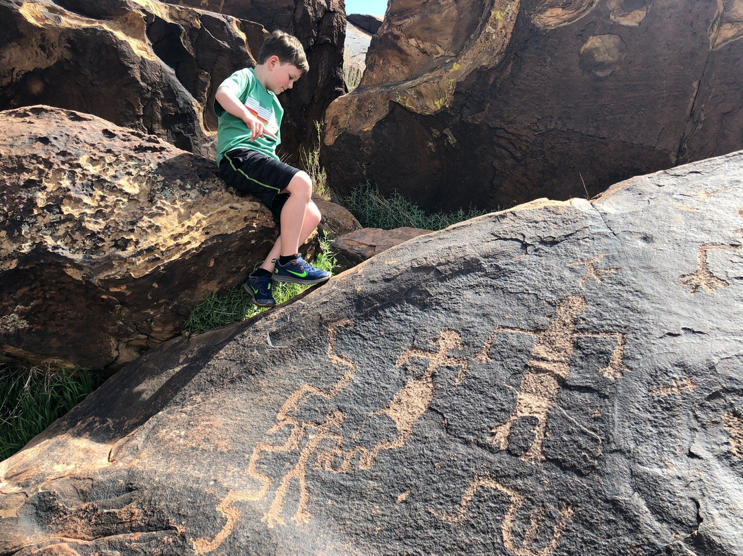 Anasazi Ridge Petroglyphs-Ivins必去景点
