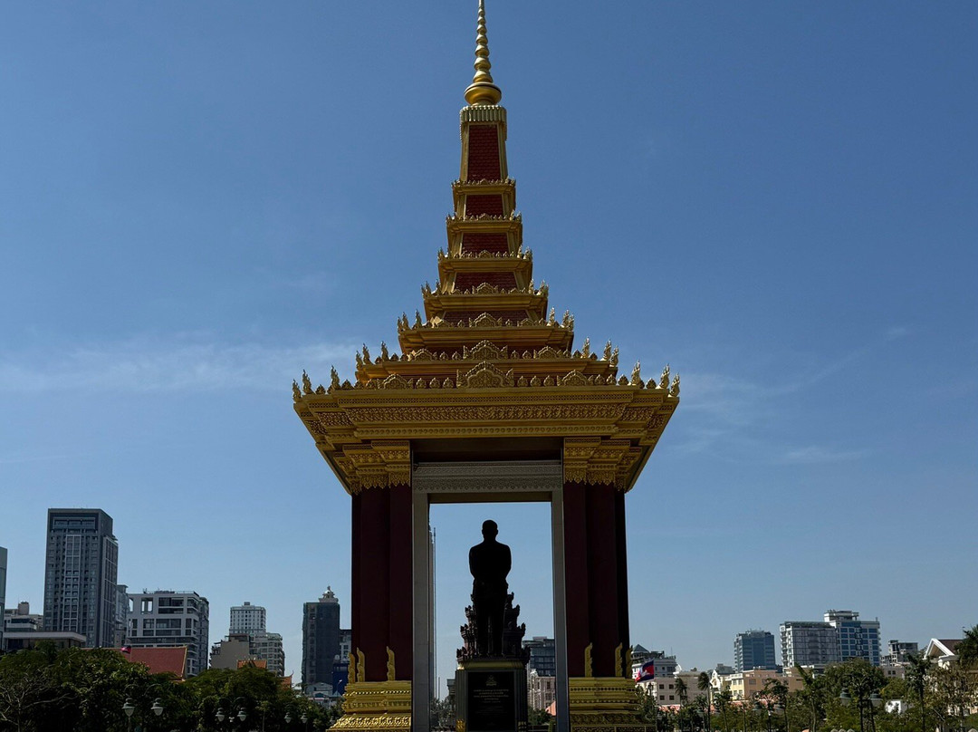 Statue of King Father Norodom Sihanouk-金边必去景点
