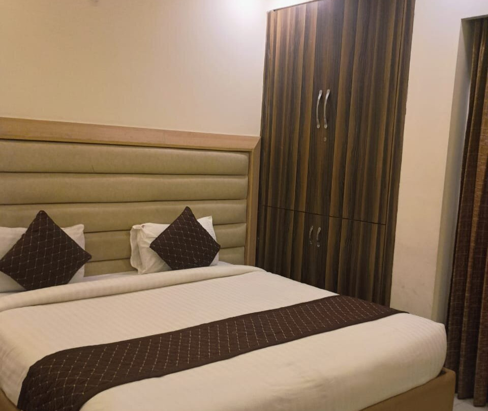 Hotel White Rock By The Solitaire Hospitality主图