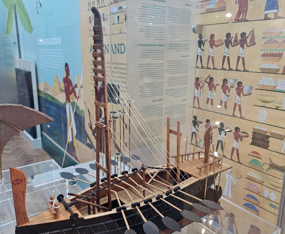Bolton Library and Museum Services景点图片