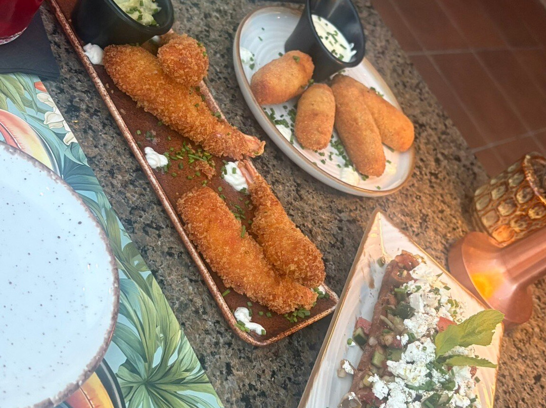 Zazú Cocktails & Tapas