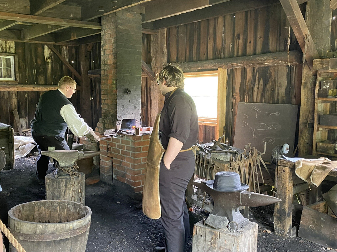 Lang Pioneer Village Museum景点图片
