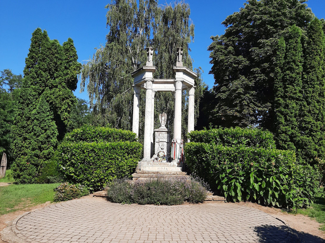 The Boat-Head Cemetery-Szatmarcseke必去景点