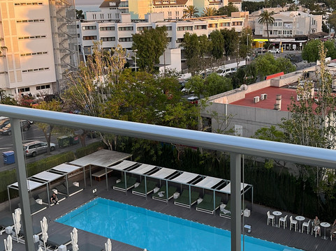 阿斯特里亚沙滩成人酒店主图