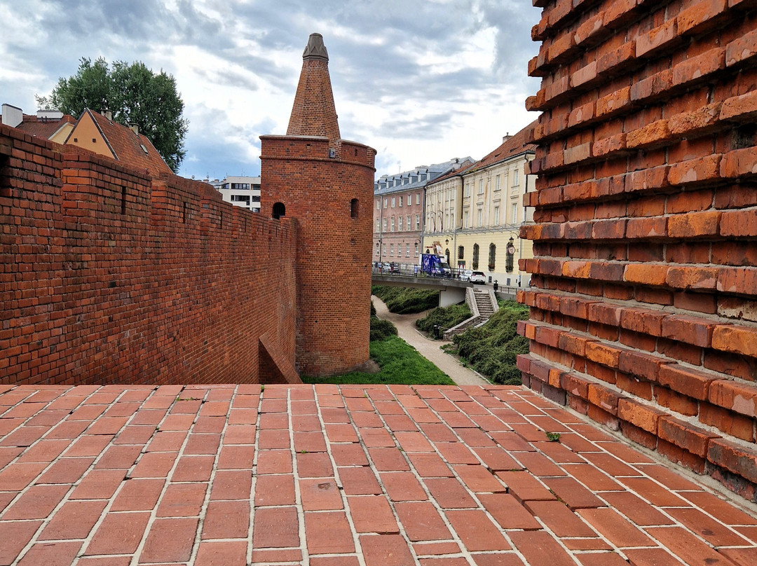 Warsaw Barbican (Barbakan Warszawski)景点图片
