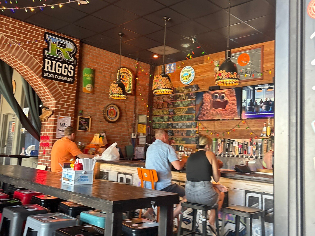 Sneaky's Bar & Burger Joint