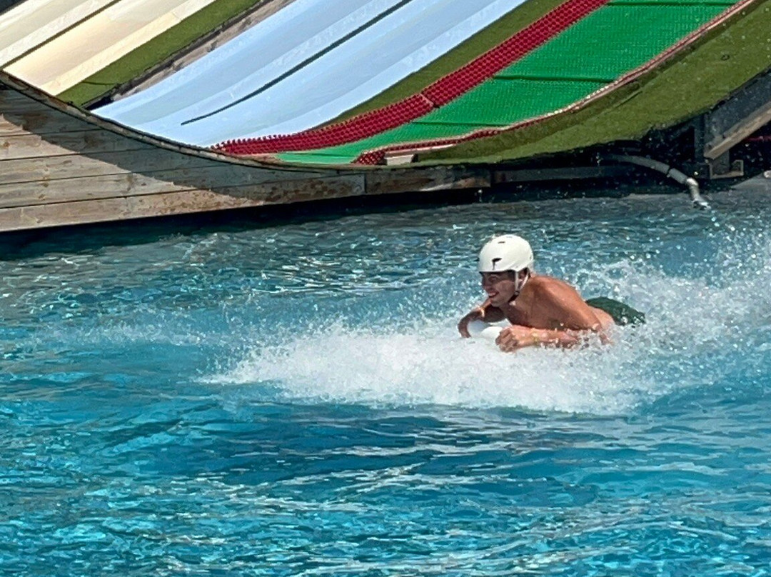 Drop-in Water Jump Park-滨海阿尔热莱必去景点