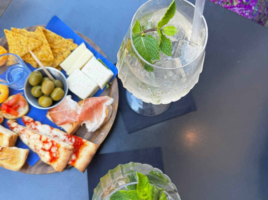 Martini Cocktail Bar & Bistrot