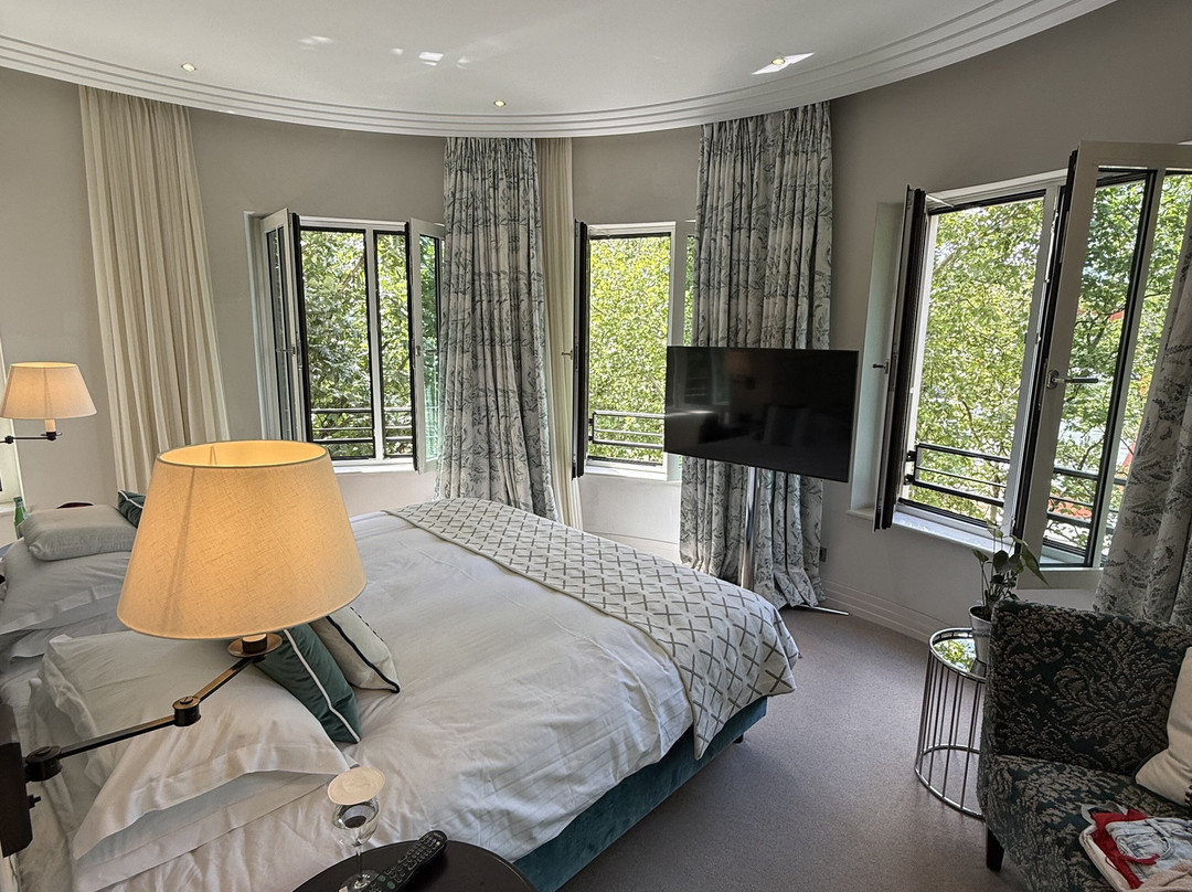 罗科·福尔蒂查尔斯酒店主图