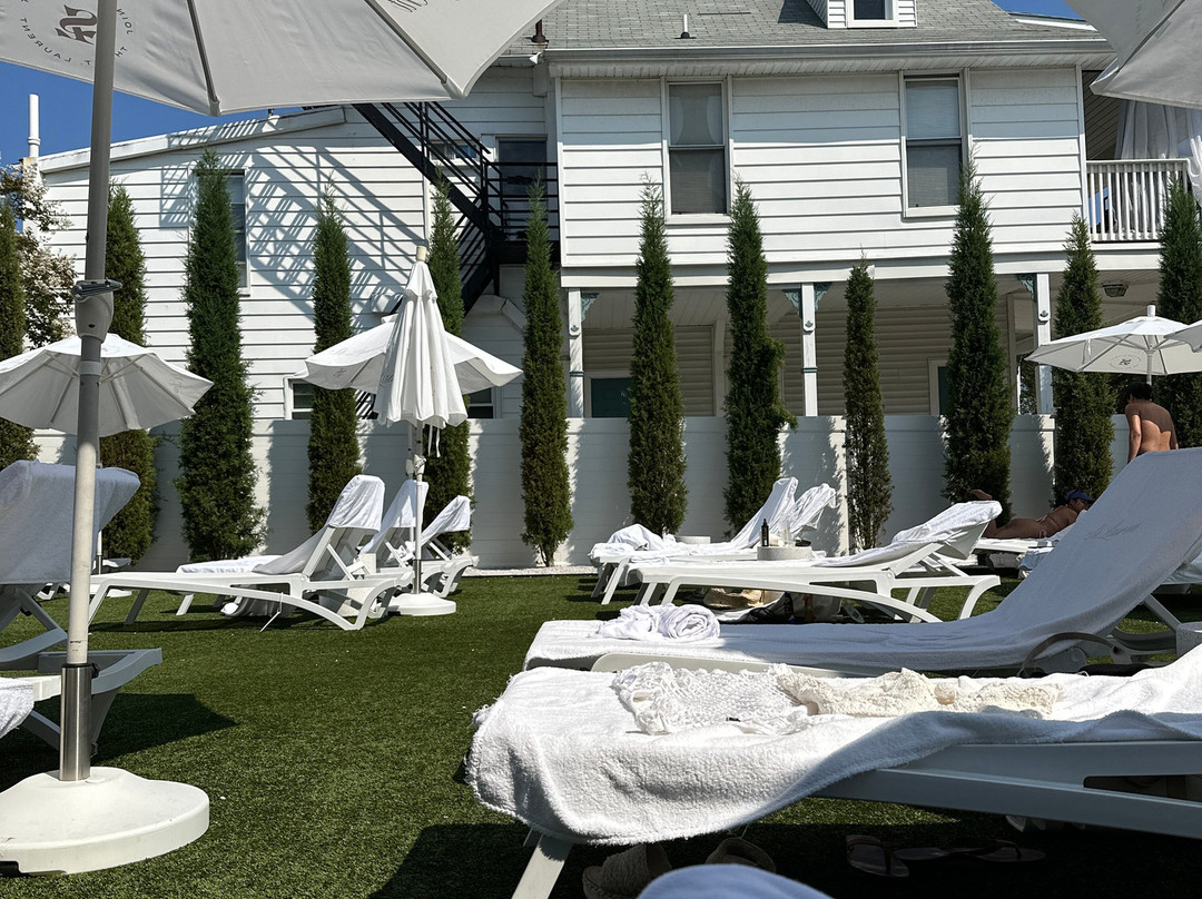 The St. Laurent Social Club & Guest Rooms主图