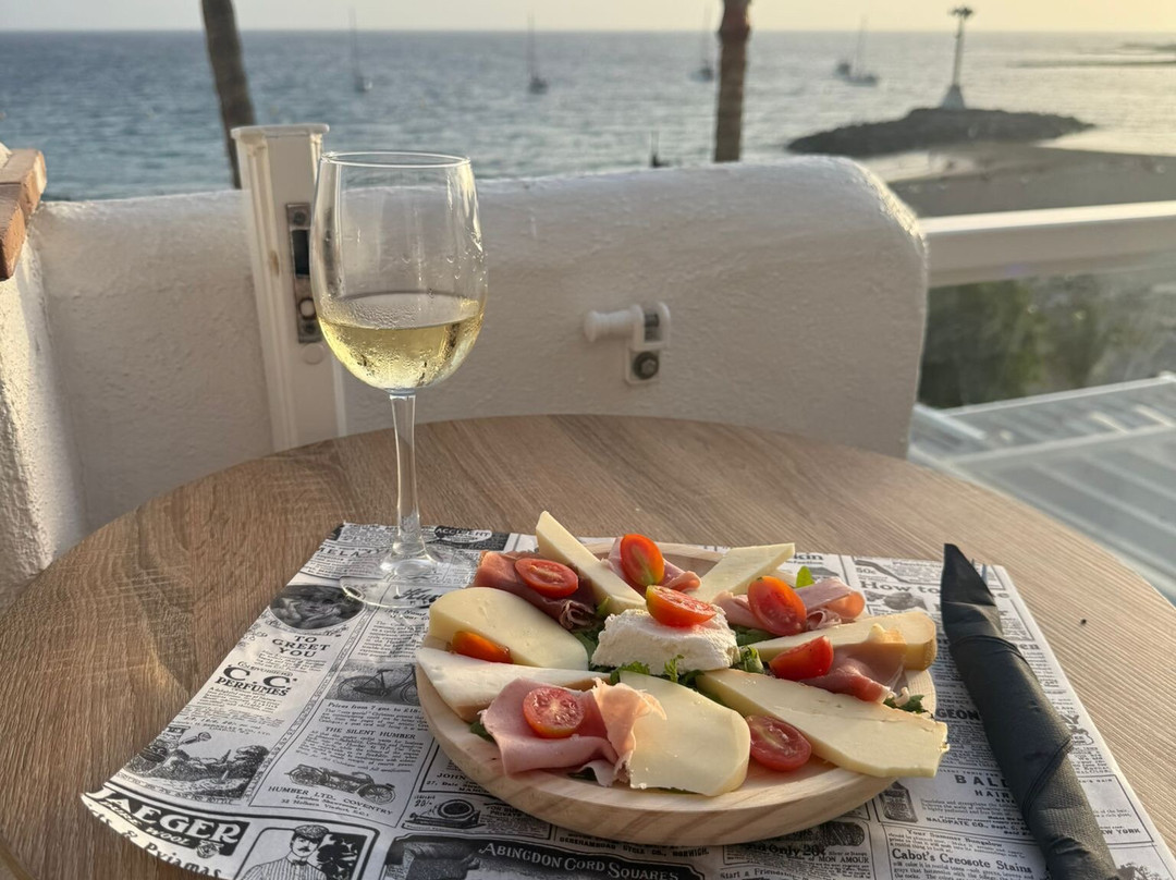 Thiaghito Lounge Club & Pizzeria Napoletana