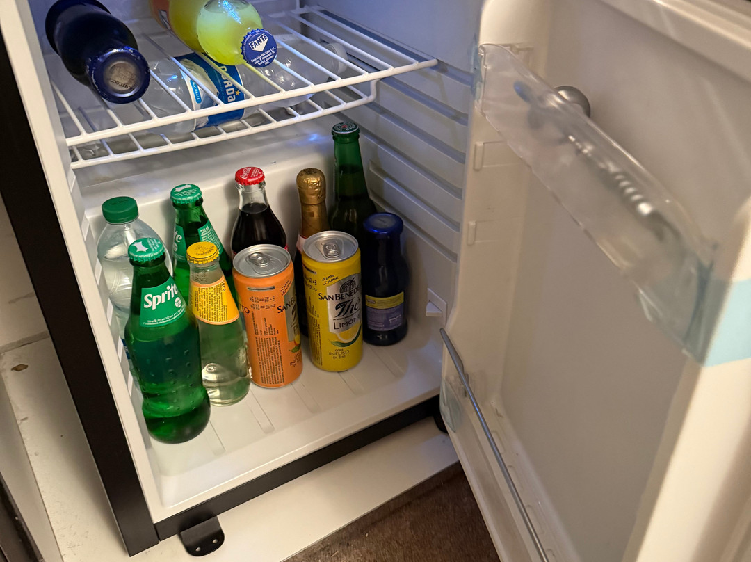 科罗纳酒店主图