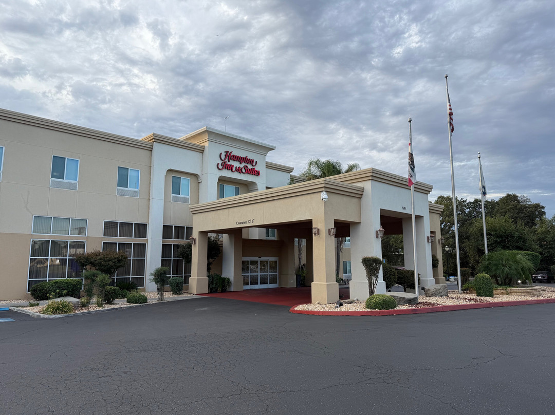 雷德布拉夫希尔顿恒庭旅馆&套房酒店主图