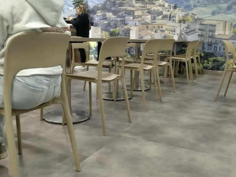 Caffe tavola fredda la gatta