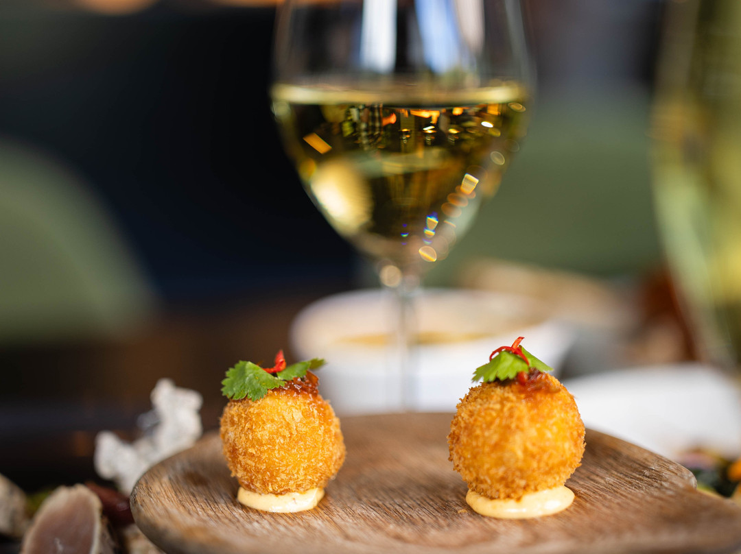 Grub and Vine, Norval