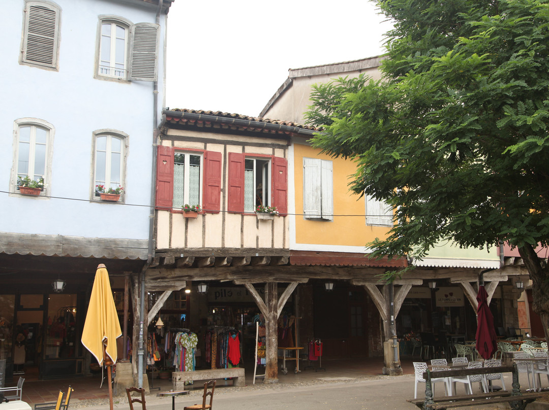 Place Marechal Leclerc-Mirepoix必去景点