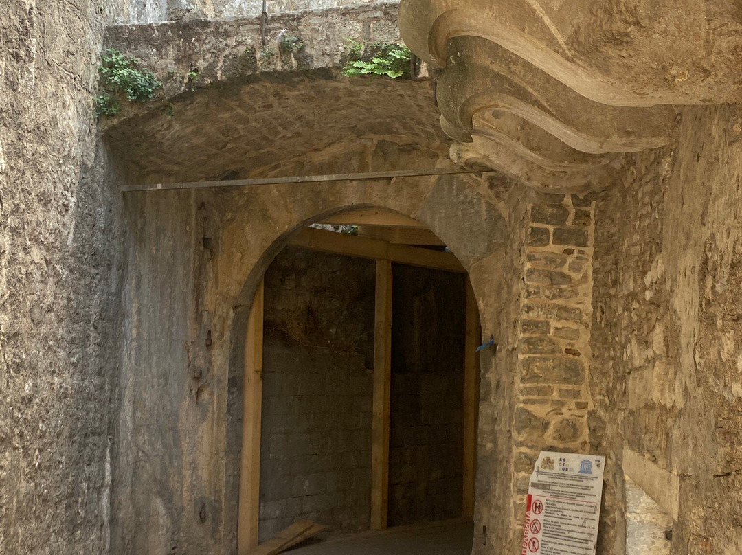 Gurdich Gate-科托尔必去景点