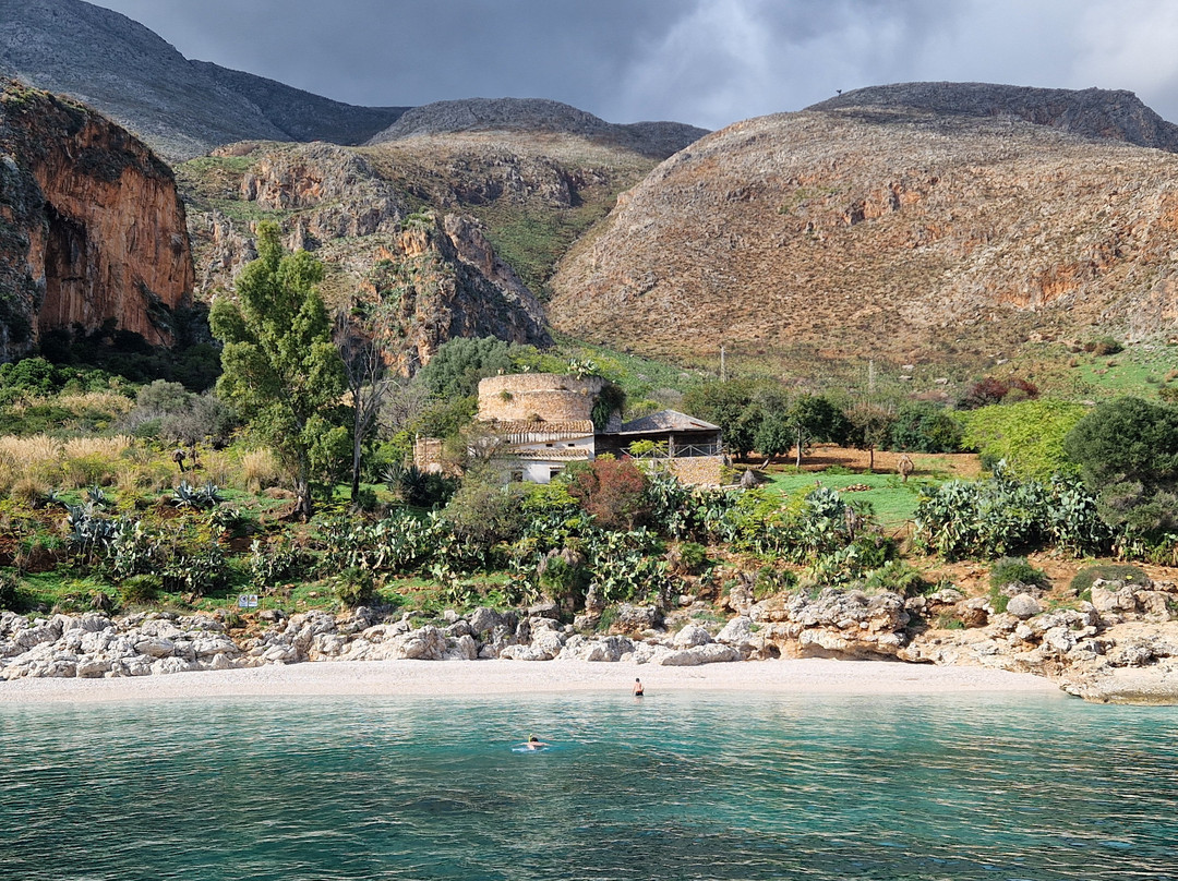 Zingaronboat-戈尔福海堡必去景点