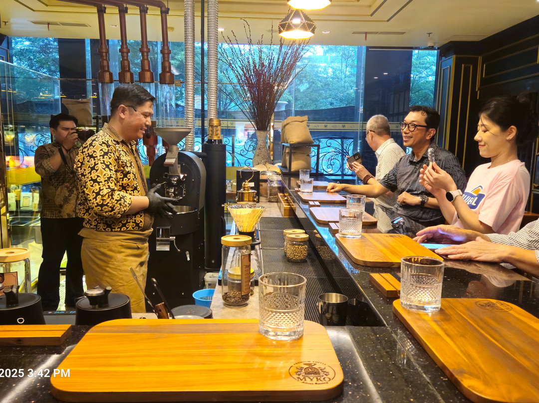 Myko Hotel and Convention Center Makassar主图