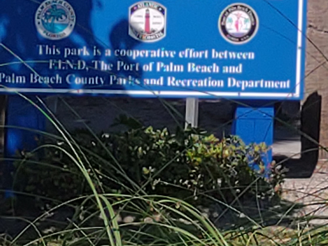 棕榈滩花园希尔顿逸林酒店主图