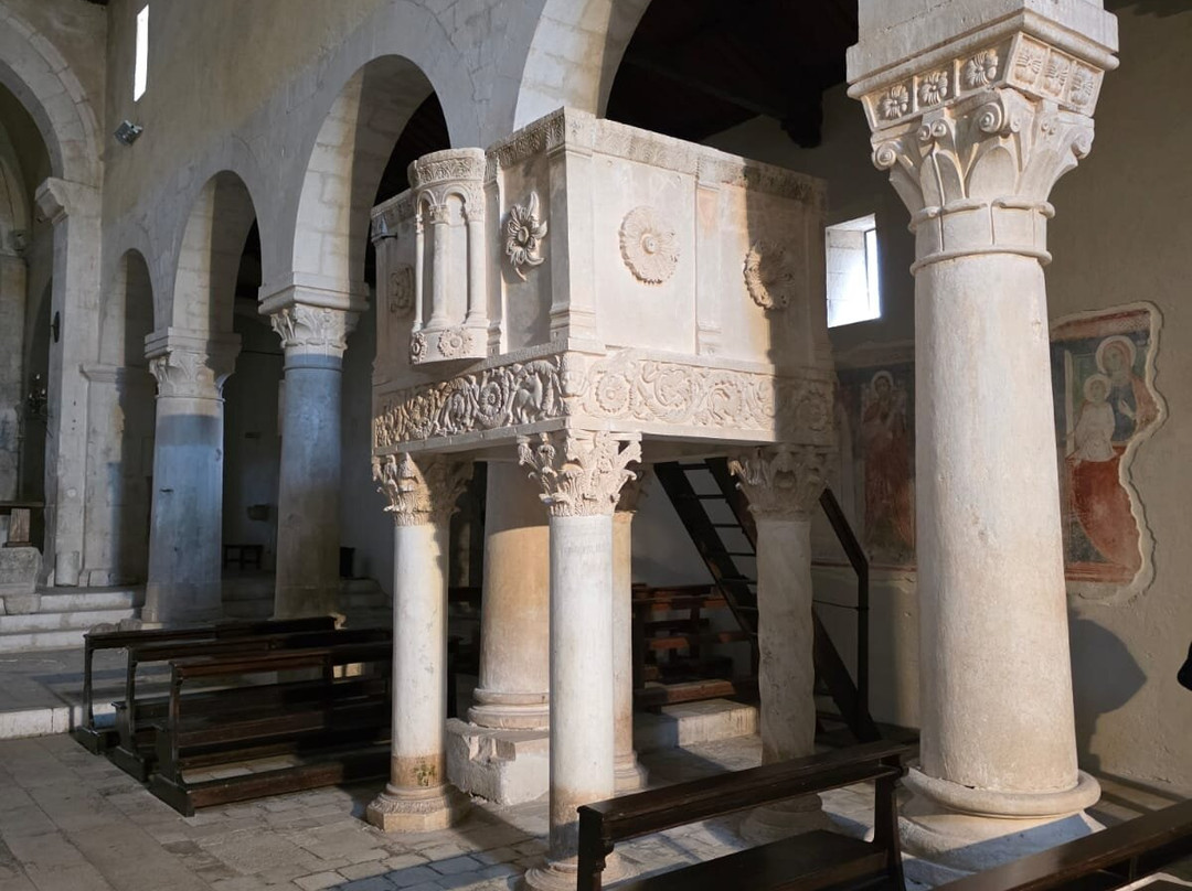 Oratorio di San Pellegrino-Bominaco必去景点