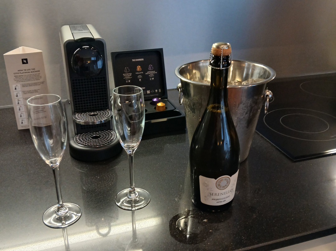 尚波斯酒店主图