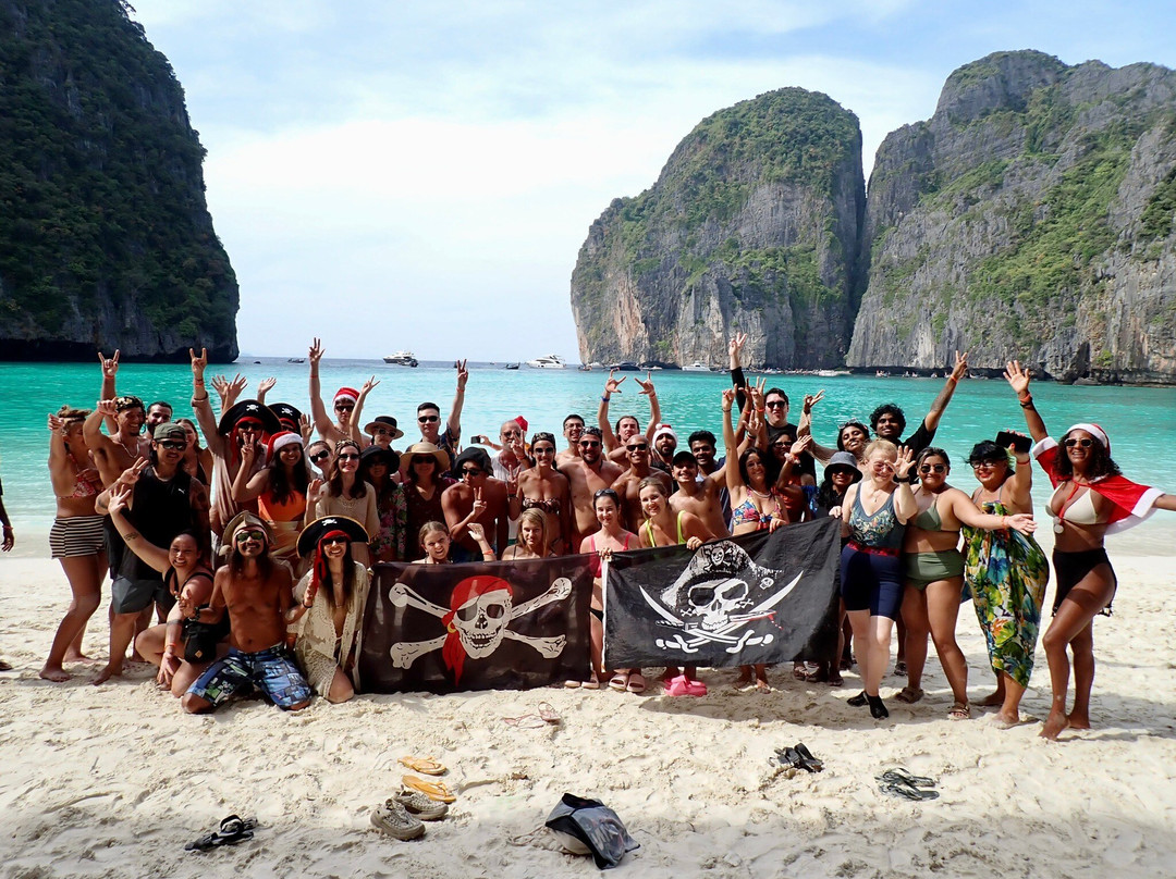 Phi Phi Pirate Boat-大皮皮岛必去景点