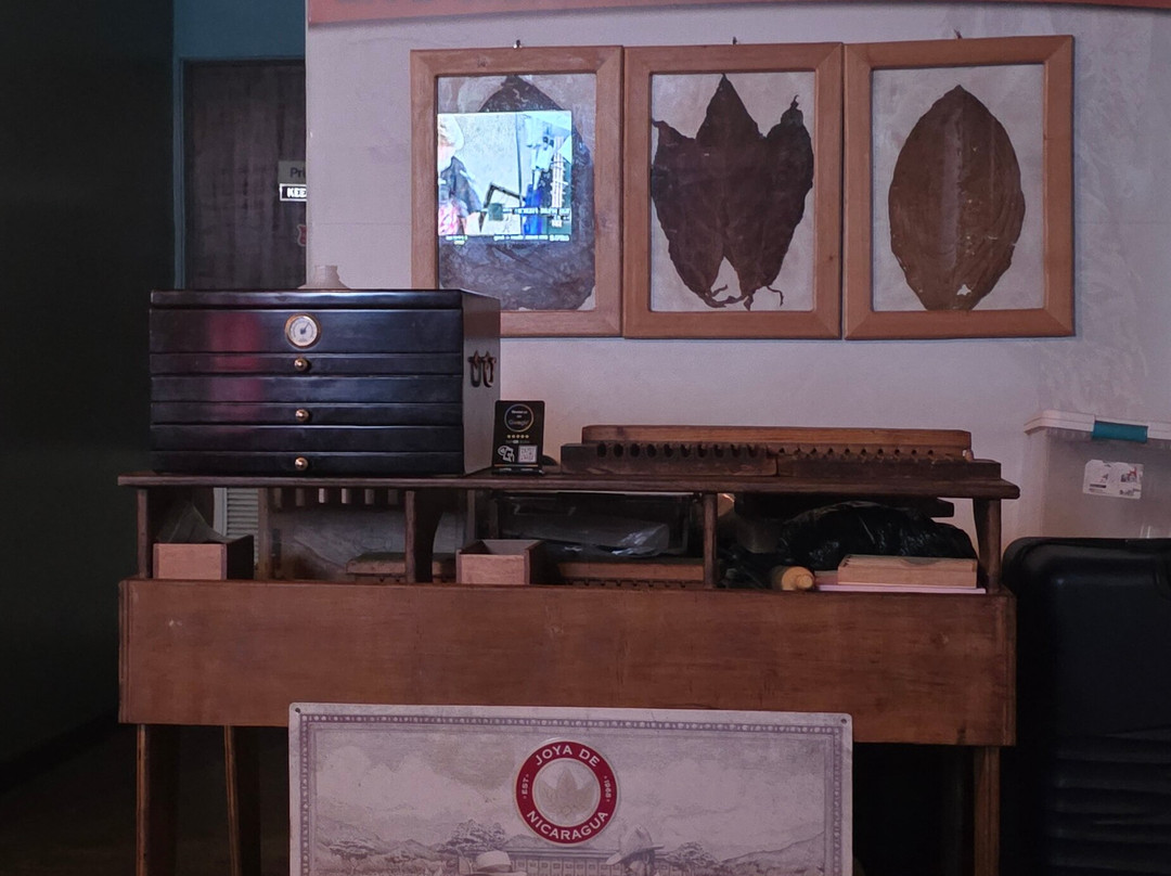 Aromas Cigar & Martini Bar-Road Town必去景点