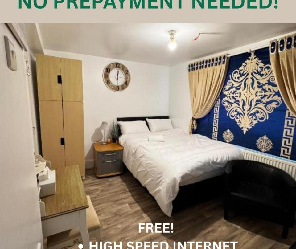 OYO Unique Guestroom - Farnworth, Easy Access to Bolton