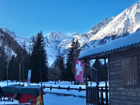 Hotel Petit Dahu - Chambres et Restaurant主图