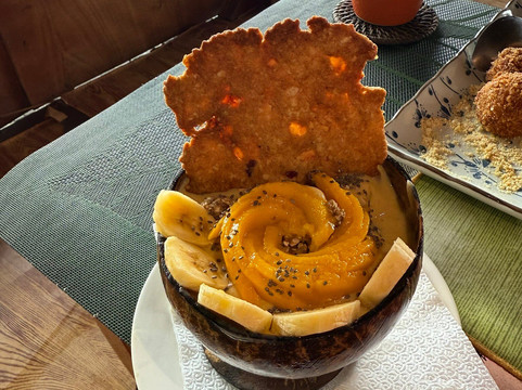 Belle's Beach Bar & Accommodation主图