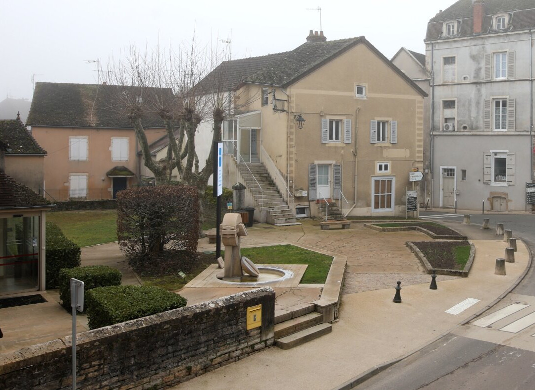 Fontaine Fleure De Pierre-Buxy必去景点