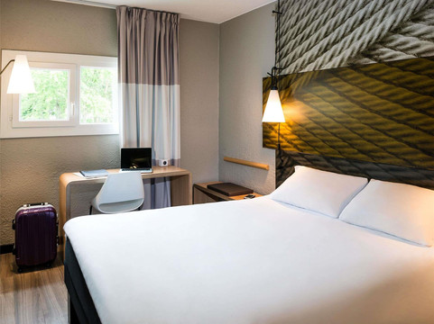 Peronnas酒店住宿-宜必思布雷斯地区布尔格酒店