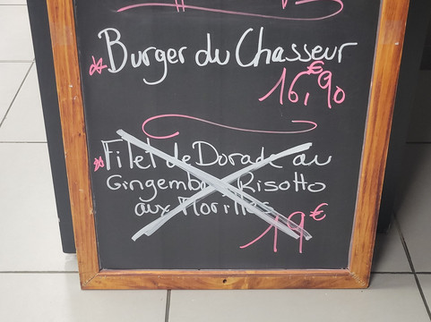 拉珀斯特酒店主图