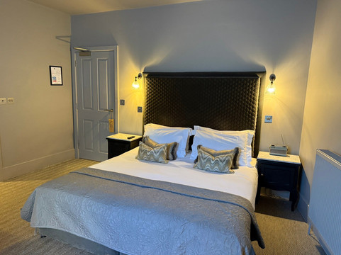 格罗夫纳阿姆斯酒店主图