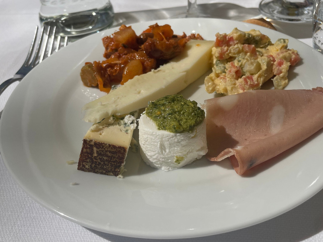 都灵蒙塔尔托城堡酒店主图