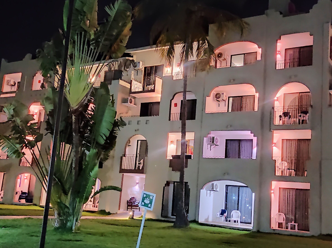 布塞里亚斯的Grand Decameron Complex, A Trademark 全包酒店主图
