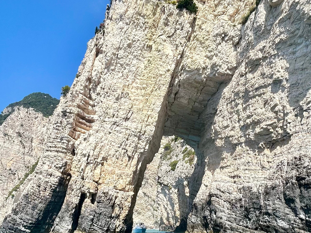 Ramo's Boats-Agios Sostis必去景点