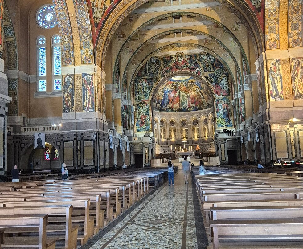 Sanctuaire Sainte Thérèse-Ville de Lisieux必去景点
