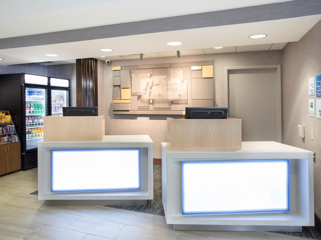 Holiday Inn Express 村西