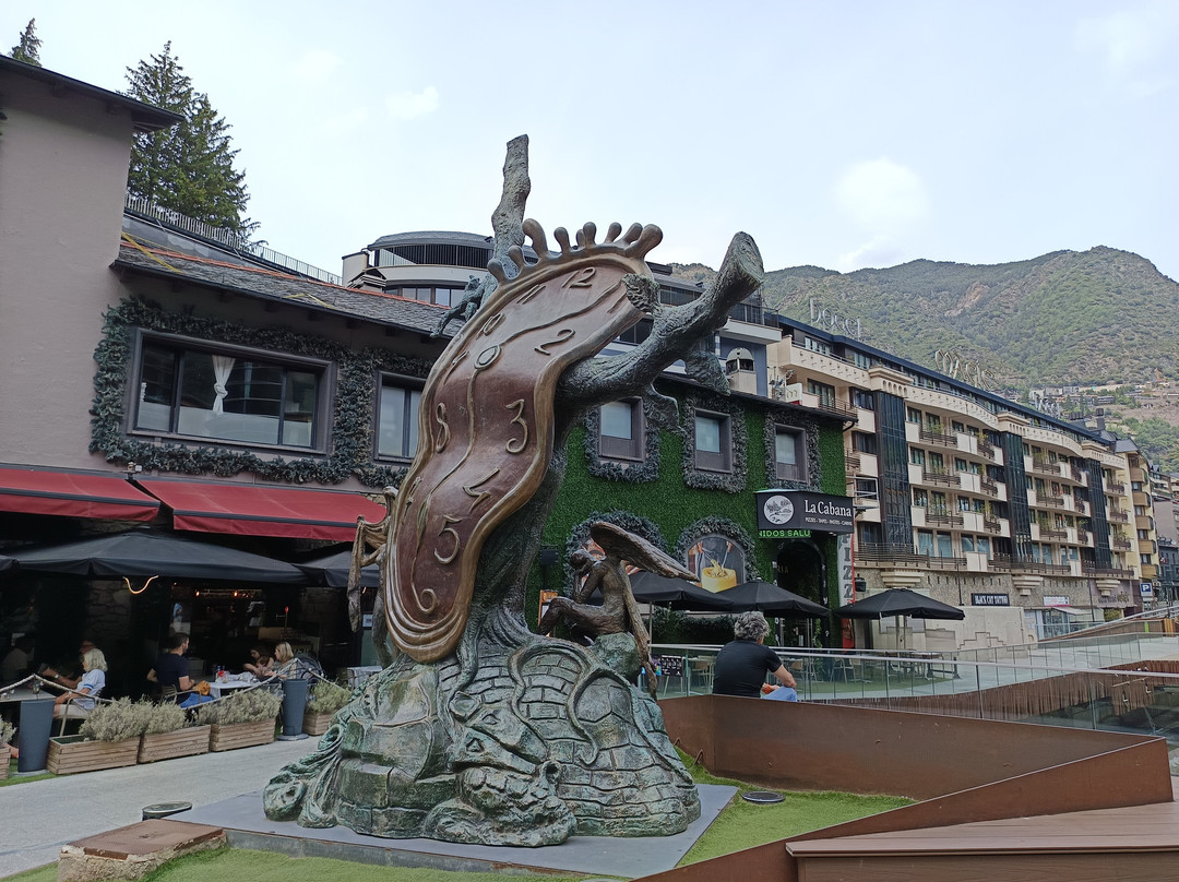 永恒的时间雕塑-安道尔城必去景点