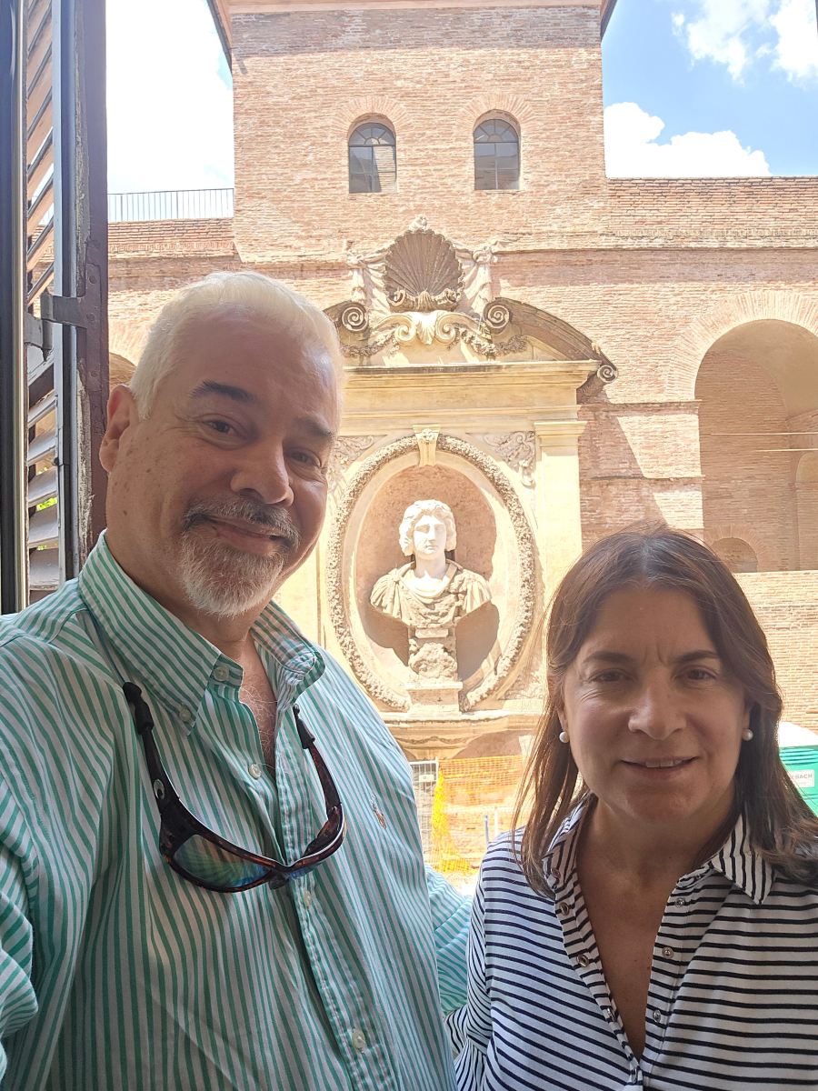 黄金酒店-旅行者