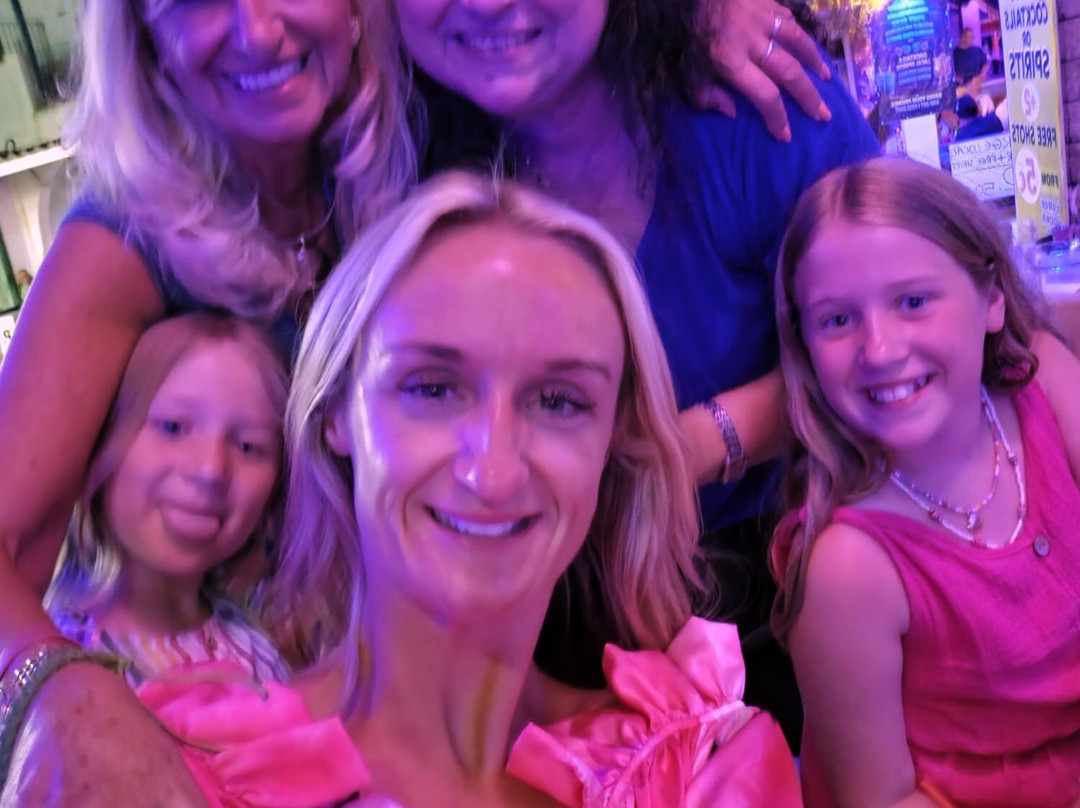 Maria's Famous Karaoke Fun Pub-Kavos必去景点