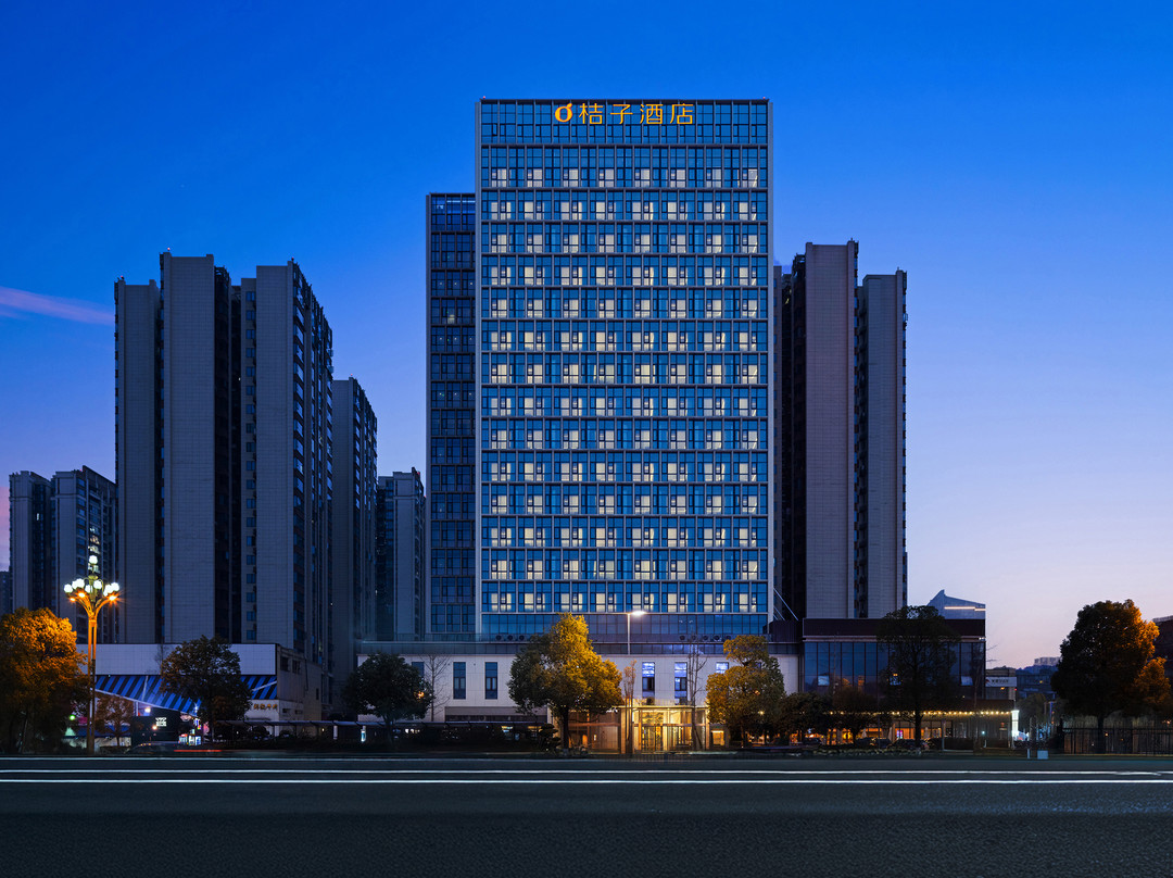 桔子酒店(乐山高铁站世豪广场店)