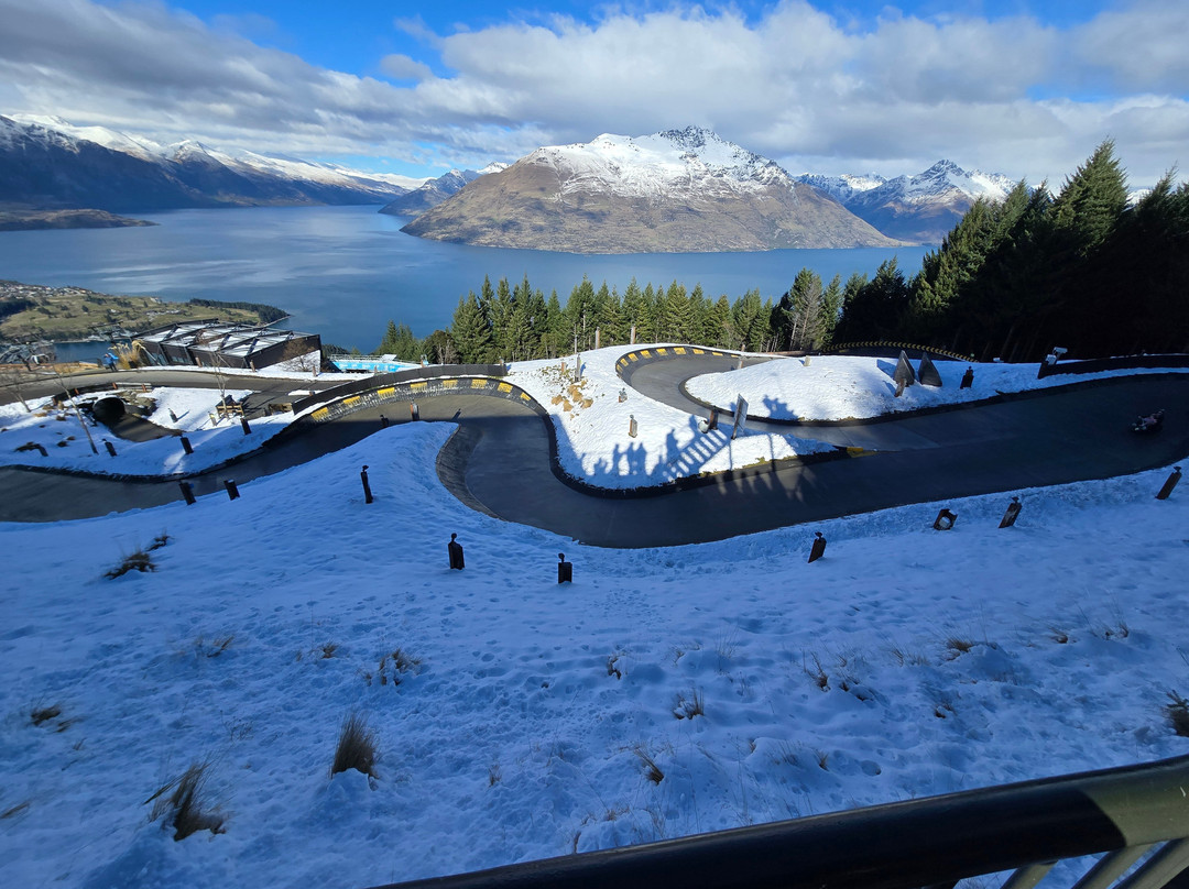 皇后镇旅游景点-昆斯敦敞车雪橇天际线
