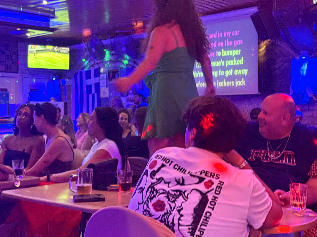 Maria's Famous Karaoke Fun Pub-Kavos必去景点