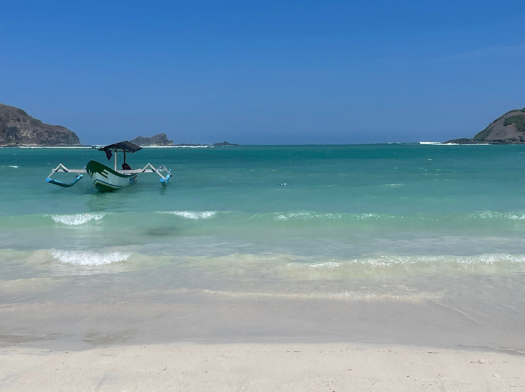 Tanjung Aan Beach-龙目岛必去景点