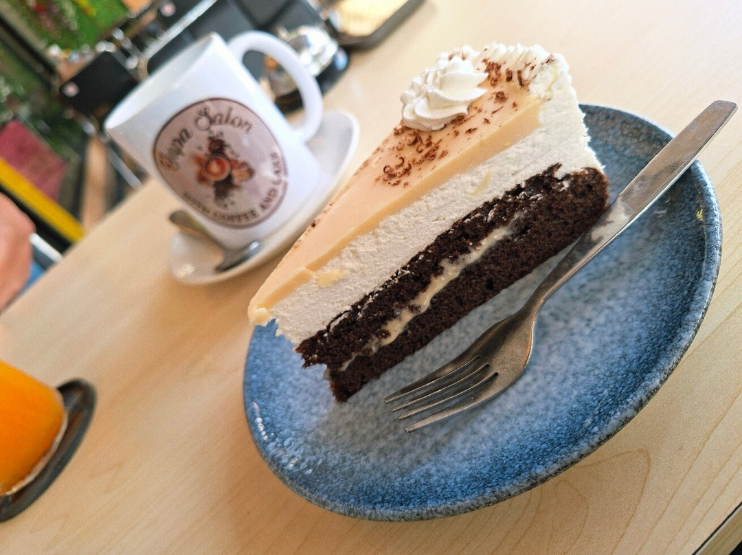Yupa Salon With Coffee And Cake