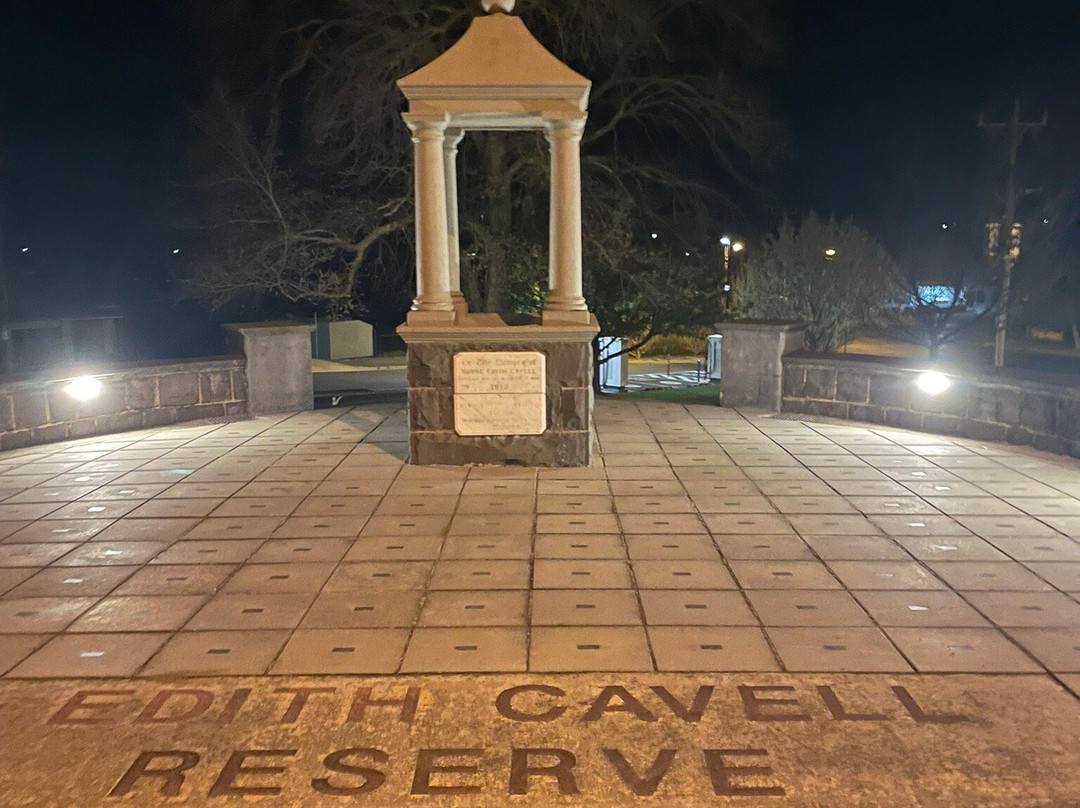Edith Cavell Memorial Reserve-亚拉拉特山必去景点